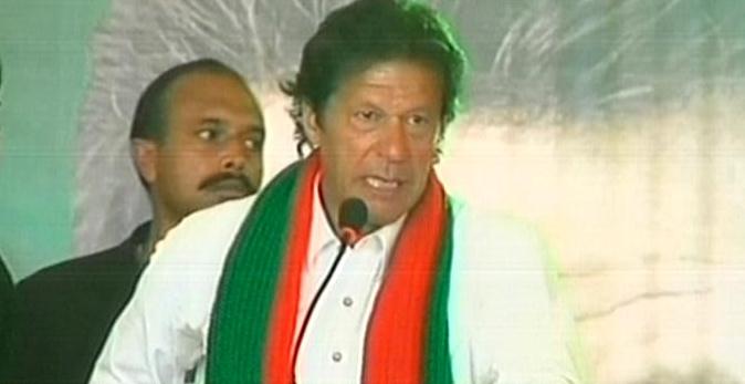 express news screen grab of imran khan while addressing the 039 dharna convention 039 on sunday january 18 2015