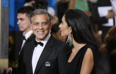 iranian paper banned for showing clooney s je suis charlie pin