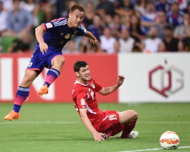 2015 asian cup japan iraq secure berths in quarter finals