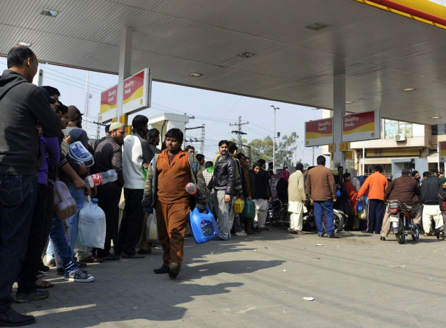 motorists queue at a petrol station in lahore on january 19 2015 delayed oil consignments have left large areas of the country facing major fuel shortages photo afp motorists queue at a petrol station in lahore on january 19 2015 delayed oil consignments have left large areas of the country facing major fuel shortages photo afp