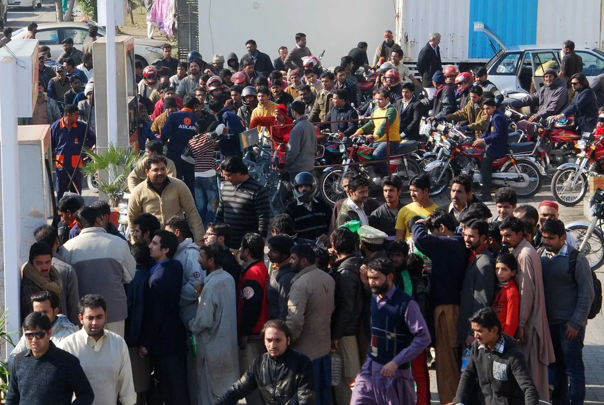 motorists queue at a petrol station in lahore on january 20 2015 photo riaz ahmed express motorists queue at a petrol station in lahore on january 20 2015 photo riaz ahmed express