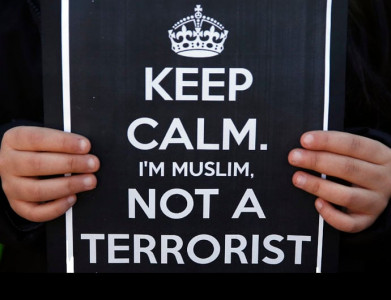 pakistani pens apology for charlie hebdo attack on behalf of all muslims