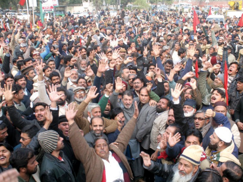 wapda employees shouting slogans against the government photo abid nawaz express