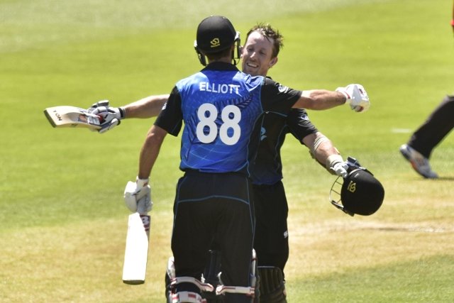 luke ronchi and grant elliot registered a record sixth wicket 267 run partnership stand photo afp