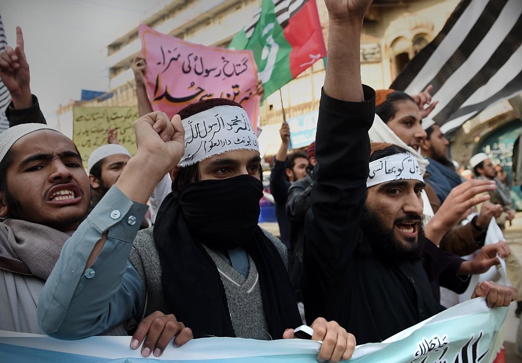 activists from different pakistani religious parties shout slogans against the printing of satirical sketches of the prophet mohammed by french magazine charlie hebdo in peshawar photo afp