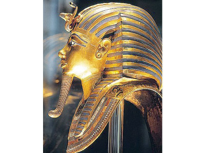 king tut s burial mask suffers a pharaoh share of damage