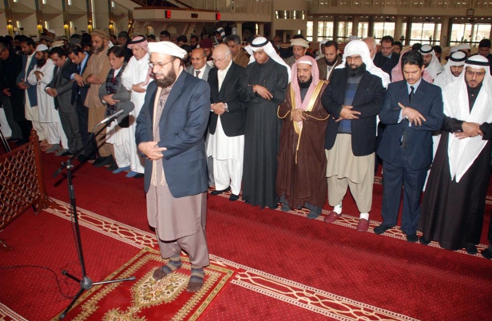 federal minister for religious affairs sardar muhammad yousaf leading absentia funeral prayers for the late king abdullah bin abdulaziz at shah faisal masjid photo online