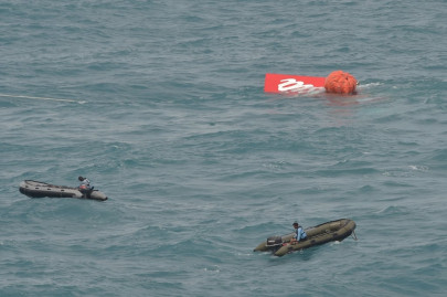indonesia struggles to retrieve airasia fuselage