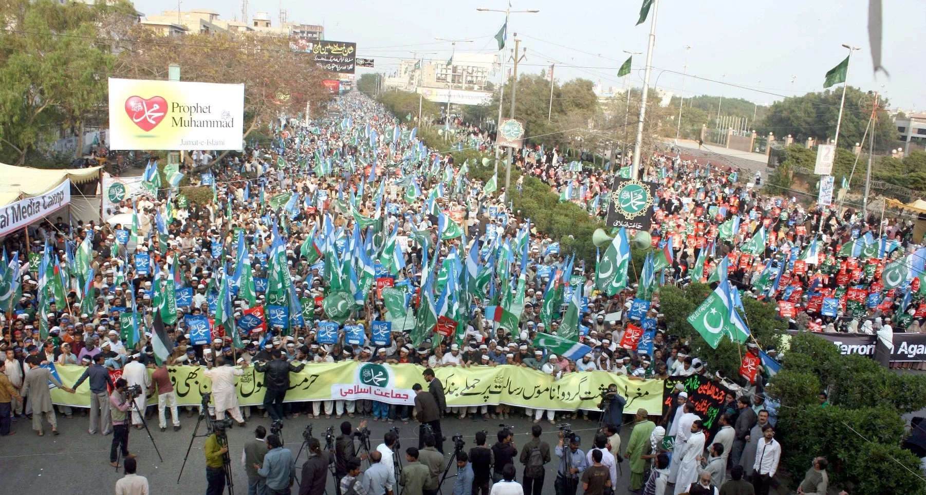 those present at ji 039 s demonstration called for the severing of diplomatic ties with france photo irfan ali express those present at ji 039 s demonstration called for the severing of diplomatic ties with france photo irfan ali express