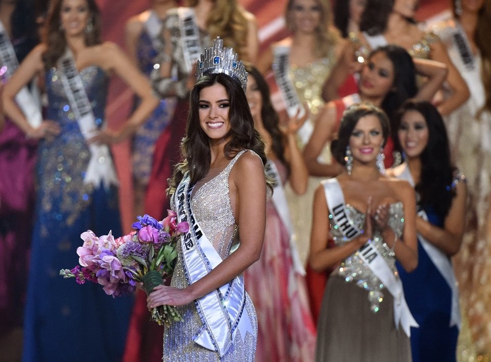 miss colombia paulina vega is crowned miss universe 2014 during the 63rd annual miss universe pageant at florida international university on january 25 2015 in miami florida photo afp