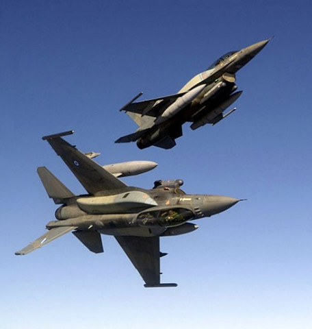 the f 16 plane crashed shortly after taking off at the training center in albacete photo afp the f 16 plane crashed shortly after taking off at the training center in albacete photo afp