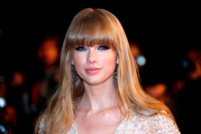 taylor swift denies hackers in possession of nude photos
