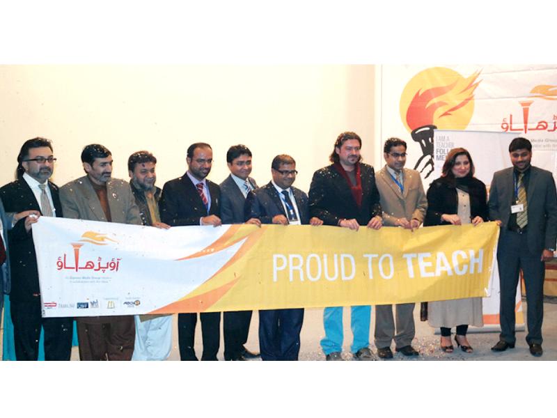 szabist bba programme manager zahida abro in a group photograph photo express