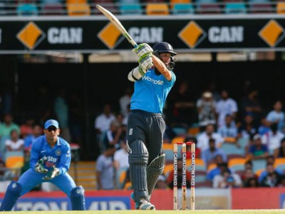 england india battle for tri series final spot today