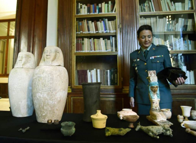 agents discovered those artefacts hidden in cheap vases during an inspection of a shipping container from alexandria egypt at the port of valencia on spain 039 s mediterranean coast photo afp agents discovered those artefacts hidden in cheap vases during an inspection of a shipping container from alexandria egypt at the port of valencia on spain 039 s mediterranean coast photo afp