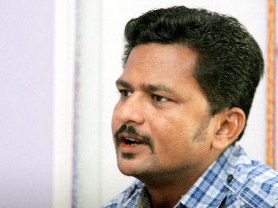 in the line of duty photojournalist escapes death by a few millimetres in the line of duty photojournalist escapes death by a few millimetres