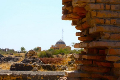 illegal occupation shc seeks documents map of makli graveyard