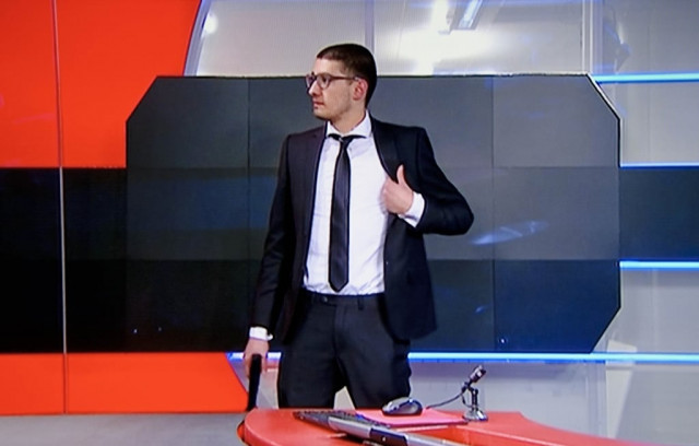 a screen grab provided by the dutch national broadcaster nos january 29 2015 shows the moments leading up to a gunman who appeared live on dutch television being arrested in the studio for disrupting the evening news reportedly demanding airtime at the media park in hilversum the netherlands the man speaking fluent dutch and carrying what appeared to be a pistol interrupted the nos national broadcaster 039 s 8 pm 1900 gmt broadcast before being restrained wearing a dark suit white shirt and dark tie he stood before the cameras speaking calmly as he claimed to represent a quot hackers collective quot according to the nos broadcaster and images photo afp a screen grab provided by the dutch national broadcaster nos january 29 2015 shows the moments leading up to a gunman who appeared live on dutch television being arrested in the studio for disrupting the evening news reportedly demanding airtime at the media park in hilversum the netherlands the man speaking fluent dutch and carrying what appeared to be a pistol interrupted the nos national broadcaster 039 s 8 pm 1900 gmt broadcast before being restrained wearing a dark suit white shirt and dark tie he stood before the cameras speaking calmly as he claimed to represent a quot hackers collective quot according to the nos broadcaster and images photo afp