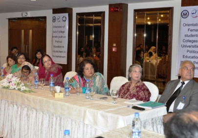 abida hussain sat next to a man