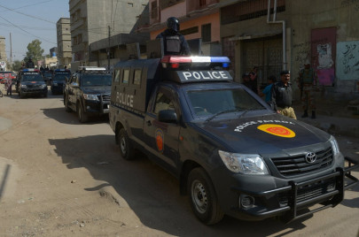 police officer injured in attack on polio team in karachi dies