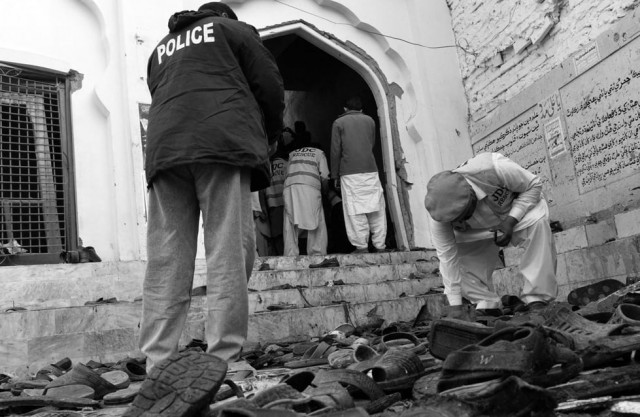 pakistani security officials and police examine the scene following a bomb attack at a shiite muslim mosque in shikarpur on january 30 2015 in the deadliest sectarian attack to hit the country in a year photo afp pakistani security officials and police examine the scene following a bomb attack at a shiite muslim mosque in shikarpur on january 30 2015 in the deadliest sectarian attack to hit the country in a year photo afp