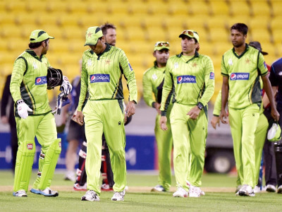 1st odi all s not well in wellington as pakistan suffer big loss