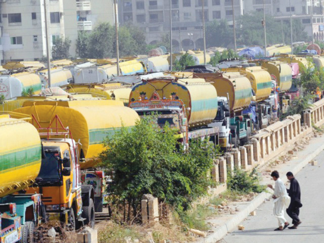 quot oil tankers association has slashed transport fares by less than 1 since the fall in petroleum prices quot pvma chairman atif ikram photo afp quot oil tankers association has slashed transport fares by less than 1 since the fall in petroleum prices quot pvma chairman atif ikram photo afp