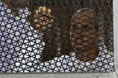 egypt frees australian reporter greste after 400 days in jail