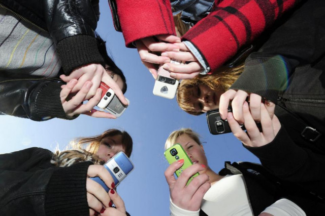 teenagers with screen time of more than four hours per day are three and a half times likelier to sleep fewer than five hours at night photo afp teenagers with screen time of more than four hours per day are three and a half times likelier to sleep fewer than five hours at night photo afp