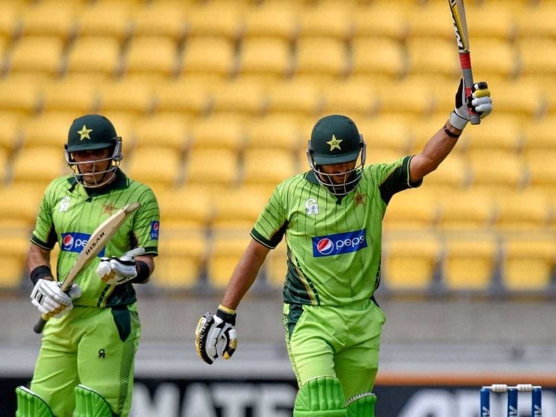 if the unpredictable pakistanis are to secure a second world cup in australia and new zealand they need the two heavyweight talents to forge a united front photo afp