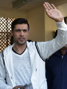 mending ways amir plays friendly match with shaukut khanum patients mending ways amir plays friendly match with shaukut khanum patients