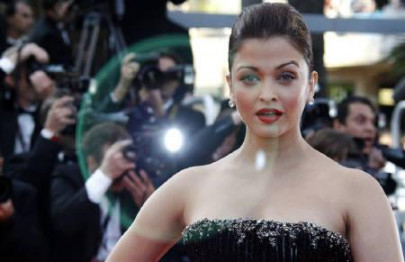 jazbaa aishwarya rai bachchan gets a standing ovation on first day of shoot jazbaa aishwarya rai bachchan gets a standing ovation on first day of shoot