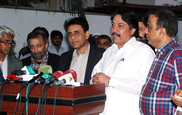 pir sadruddin shah rashidi and leader of mqm dr khalid maqbool at raja house after a meeting with pml f leader pir sibghatullah rashidi photo online pir sadruddin shah rashidi and leader of mqm dr khalid maqbool at raja house after a meeting with pml f leader pir sibghatullah rashidi photo online