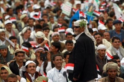 yemen s houthis dissolve parliament take over power