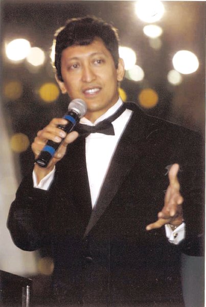 nainan has performed for famous personalities like barack obama hilary clinton micheal bloomberg and steve wozniak photos publicity