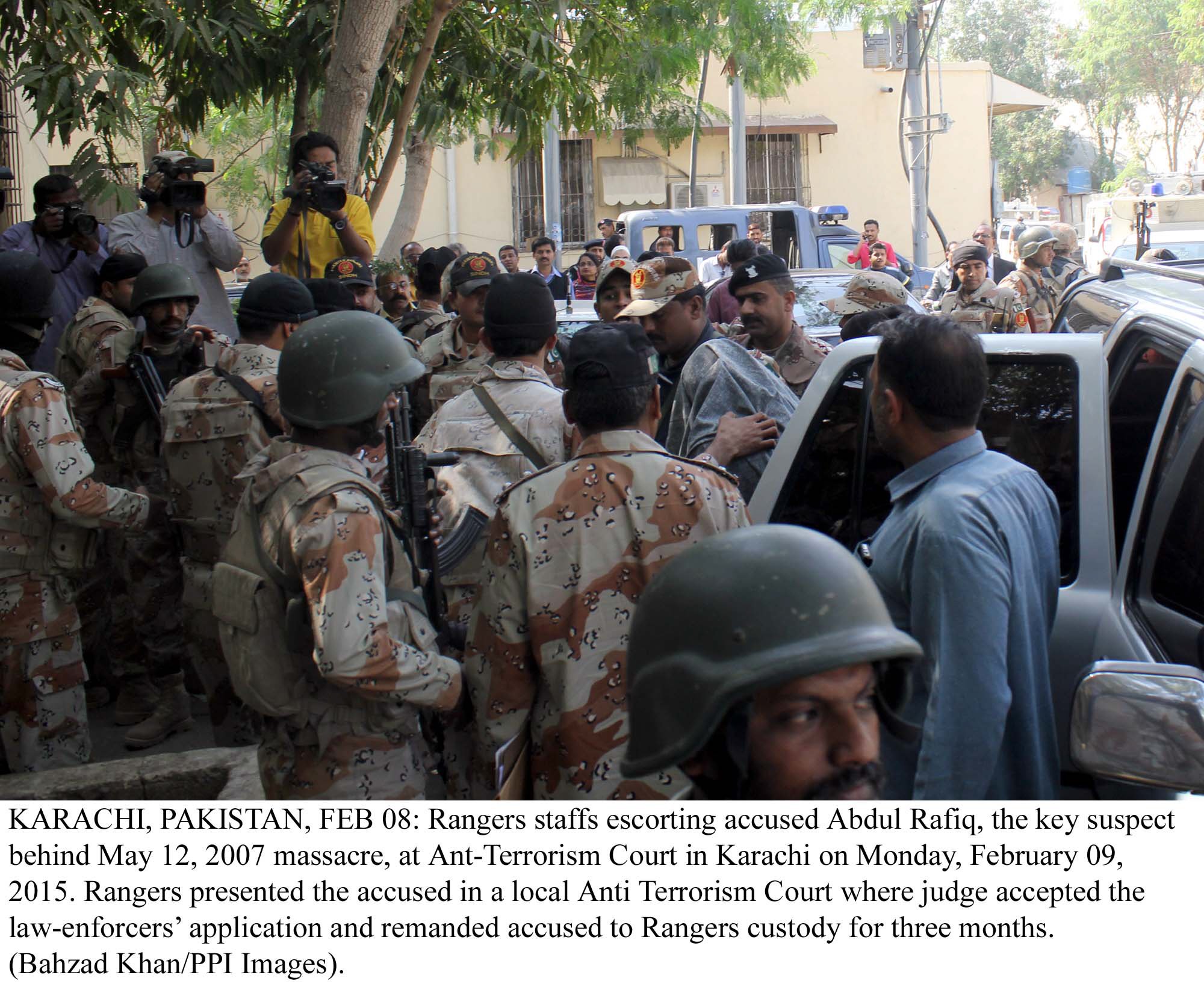 rangers staff escorting accused abdul rafiq photo ppi