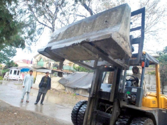 sc orders cda to remove roadblocks in front of private buildings photo online sc orders cda to remove roadblocks in front of private buildings photo online