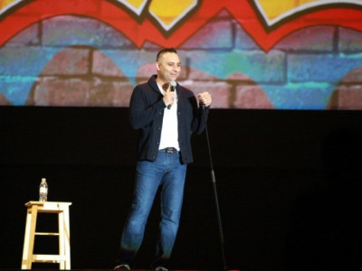 russell peters mumbai performance postponed