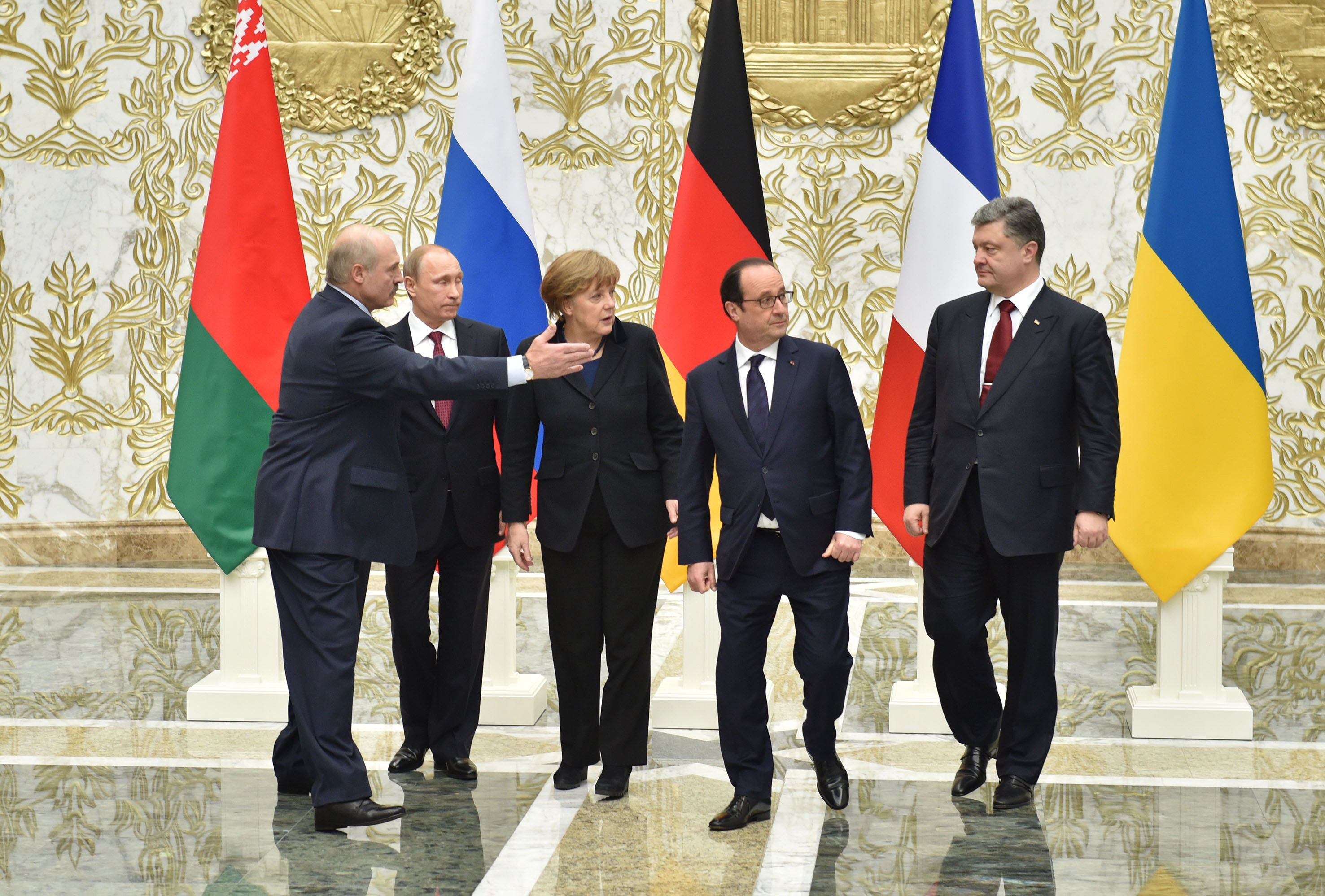 a picture taken and released by ukrainian presidential press service shows from left to right president alexander lukashenko russian president vladimir putin german chancellor angela merkel france 039 s president francois hollande and ukrainian president petro poroshenko posing for a family photo at the presidential residence in minsk on february 11 2015 during a meeting aimed at ending 10 months of fighting in ukraine photo afp