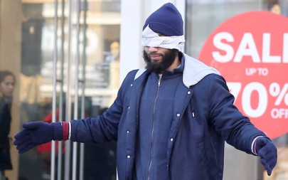 blindfolded muslim in canada asks people to show trust with a hug