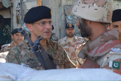corps commander visits lyari for the first time