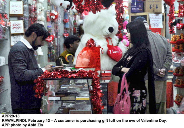 a customer is purchasing a gift on the eve of valentine daysin rawalpindi photo app a customer is purchasing a gift on the eve of valentine daysin rawalpindi photo app