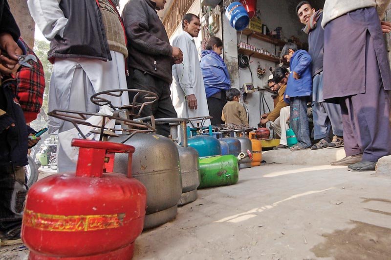 price rs80 000 per tonne is the current price of locally produced lpg while imported lpg is priced at rs68 000 69 000 photo abid nawaz express