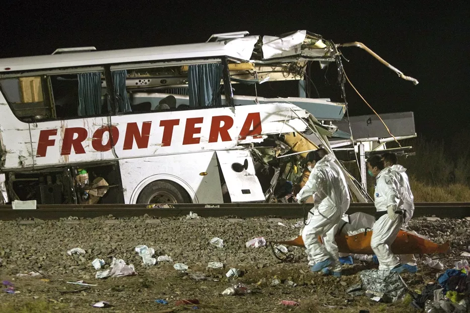 forensic personnel gather the bodies of victims of a bus crash in anahuac nuevo leon state on february 14 2015 photo afp forensic personnel gather the bodies of victims of a bus crash in anahuac nuevo leon state on february 14 2015 photo afp