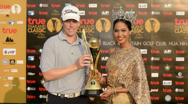 this handout picture taken and released by the asian tour on february 15 2015 shows andrew dodt of australia posing with miss thailand world 2014 nonthawan thongleng and the winner s trophy after the final round of the thailand classic golf tournament at the black mountain golf club in the thai town of hua hin photo afp this handout picture taken and released by the asian tour on february 15 2015 shows andrew dodt of australia posing with miss thailand world 2014 nonthawan thongleng and the winner s trophy after the final round of the thailand classic golf tournament at the black mountain golf club in the thai town of hua hin photo afp