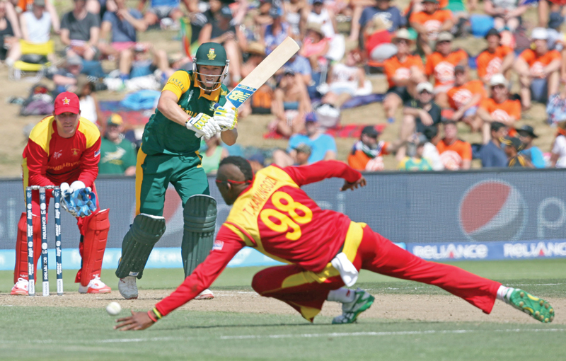 zimbabwe started off strongly and had four of south africa s best batsmen back in the pavillion for just 83 but it went downhill from there with the ball photo afp