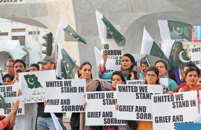 members of civil society gathered at teen talwar on monday to make sure the government does not forget the lives lost in the peshawar school attack photo aysha saleem express members of civil society gathered at teen talwar on monday to make sure the government does not forget the lives lost in the peshawar school attack photo aysha saleem express