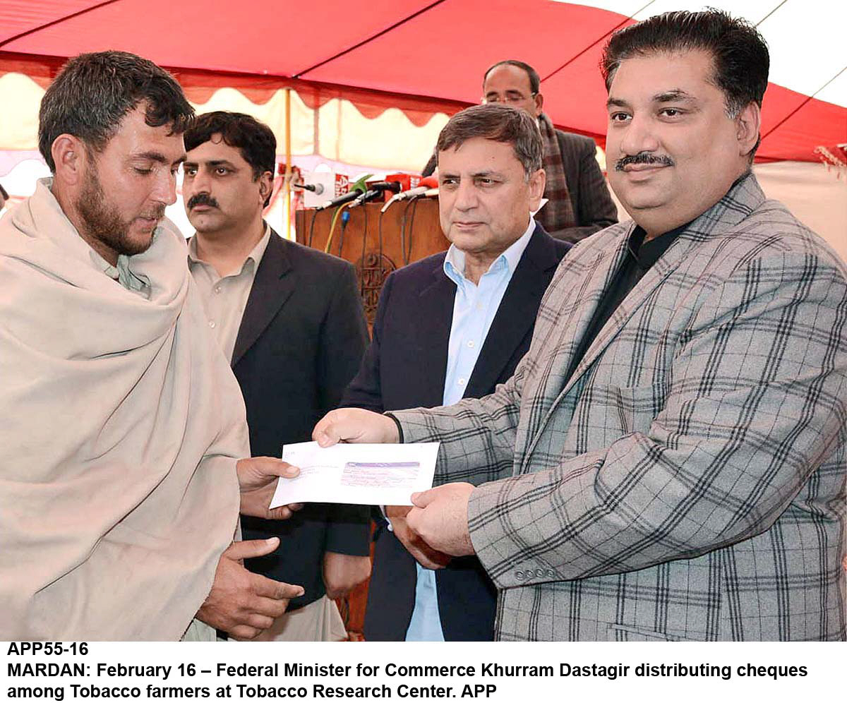 federal minister khurram dastagir distributing cheques among tobacco farmers photo app