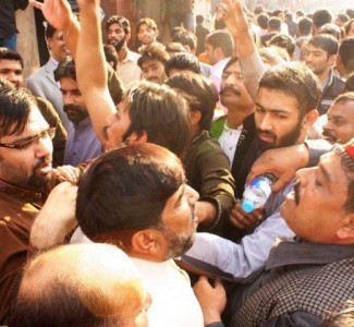 clash between students leaves one dead in faisalabad