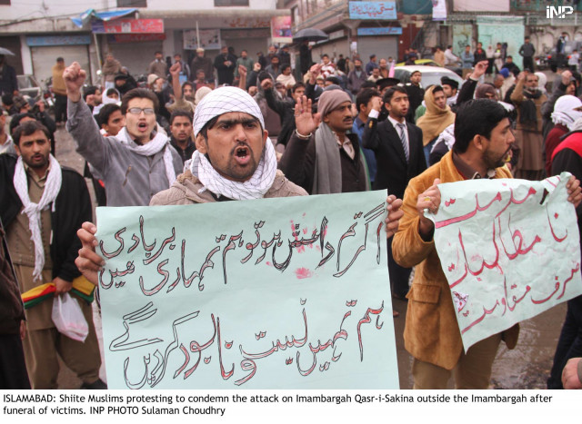 shiite muslims protesting to condmn the attack on the imambargah after the funeral photo inp shiite muslims protesting to condmn the attack on the imambargah after the funeral photo inp